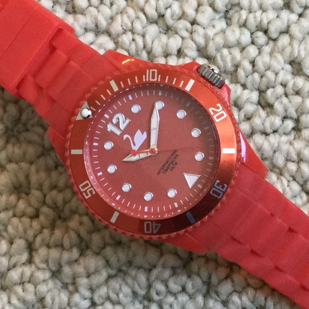 Silicone band diver style watch
